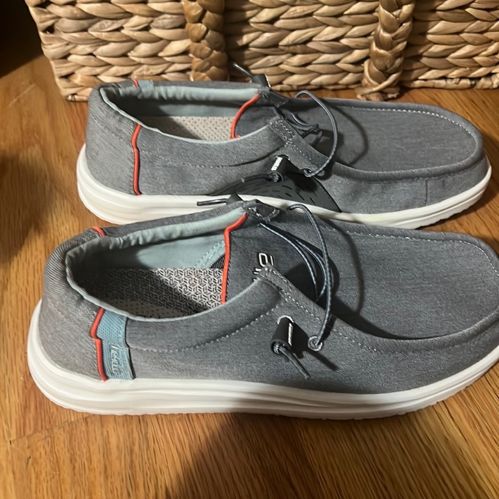 Mens hey dude brand new without tags. Size 9